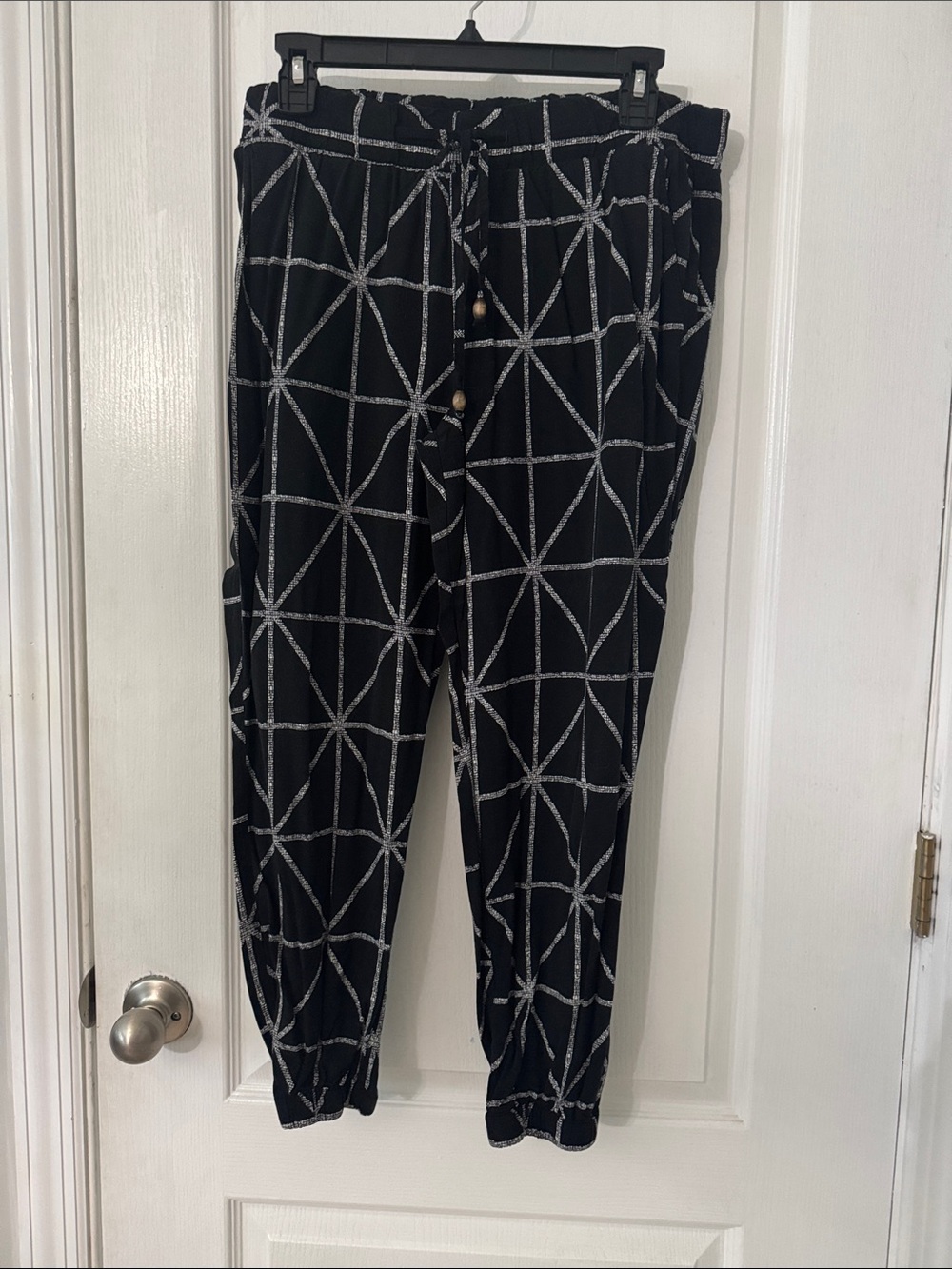Old Navy Black Geometric Drawstring Cropped Pants